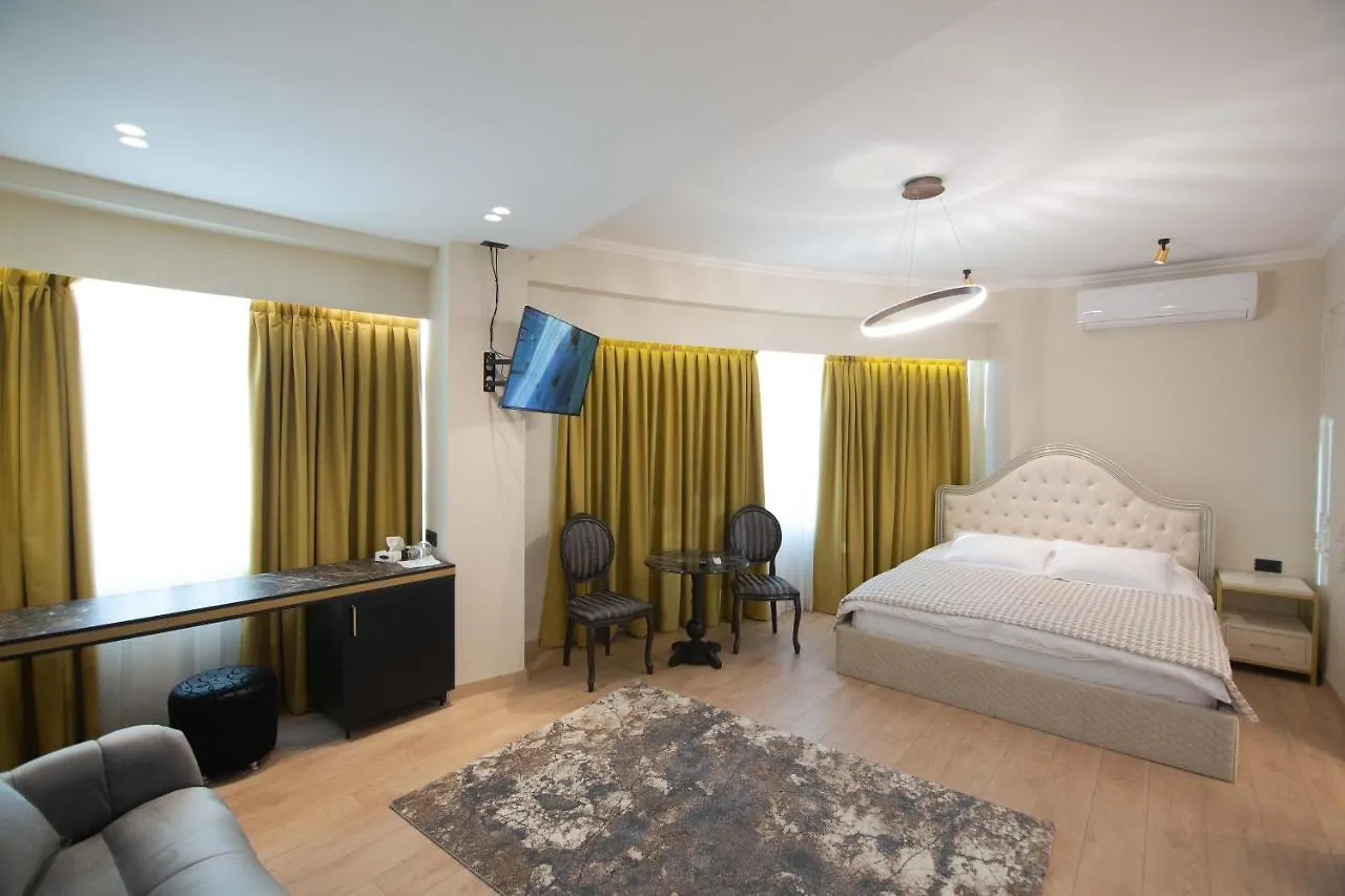 Sky View Hotel Korce
