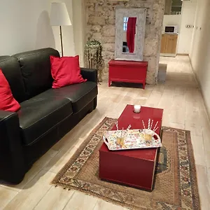 D'hotes Independantes Au Rez-de-chaussee D'une Maison Provencale Dont Avec Cour Interieure Bed & Breakfast Tarascon
