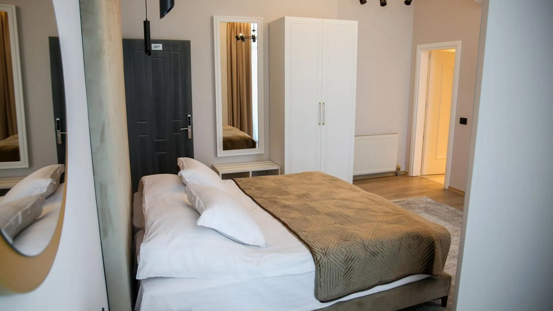 Sky View Hotel Korce 4*,
