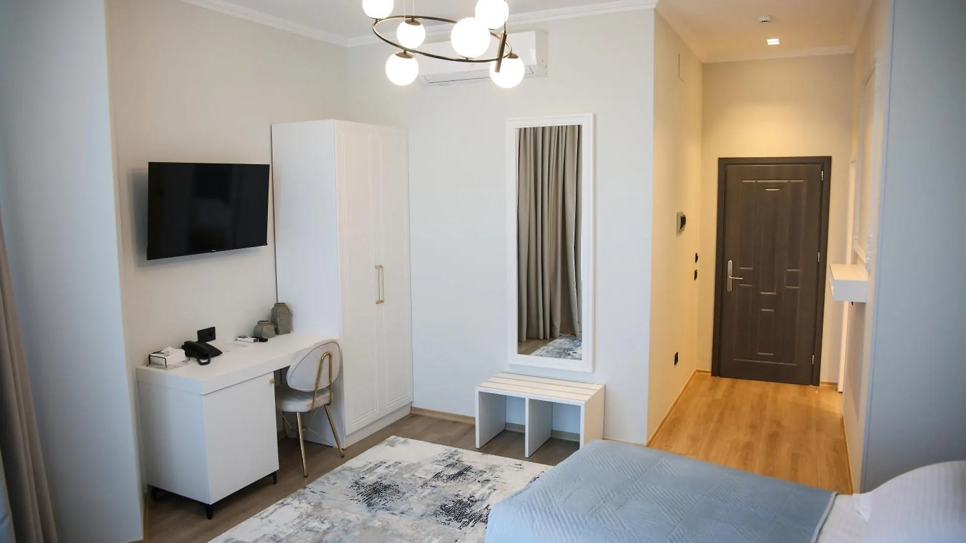 Sky View Hotel Korce