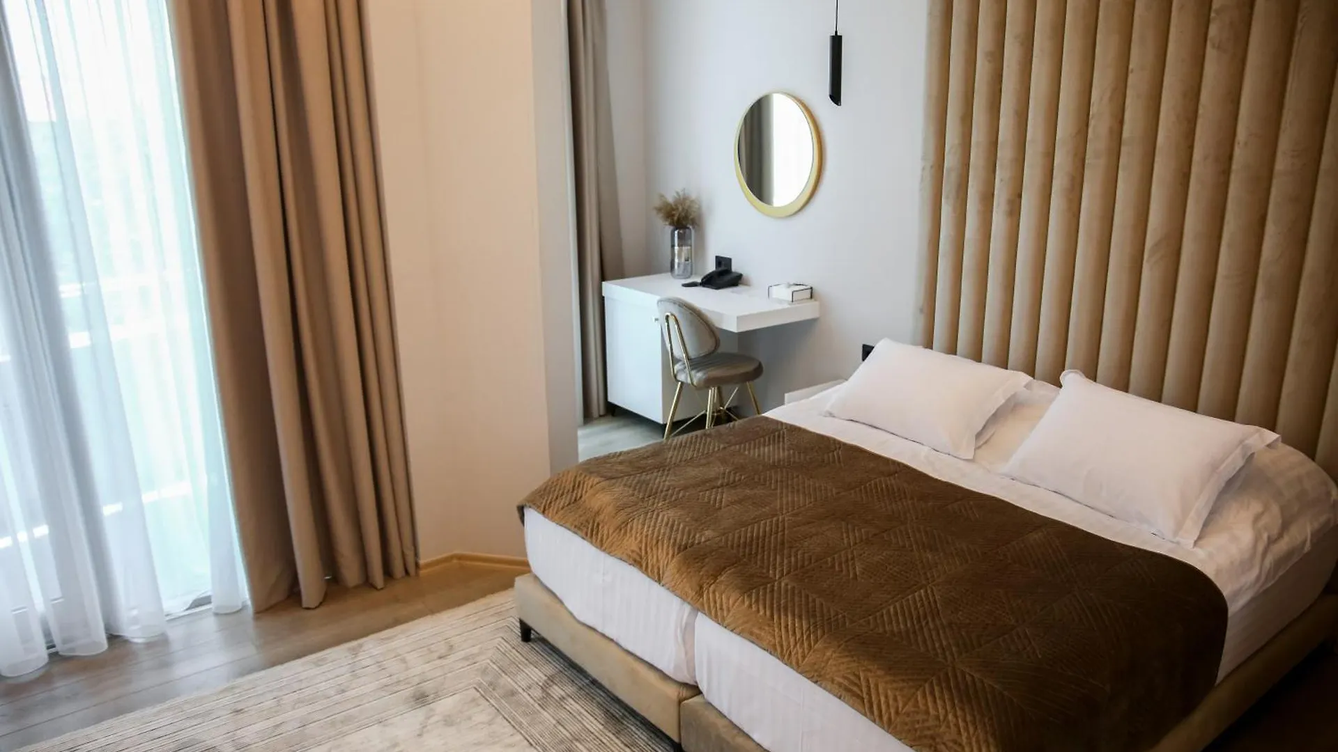 Sky View Hotel Korce