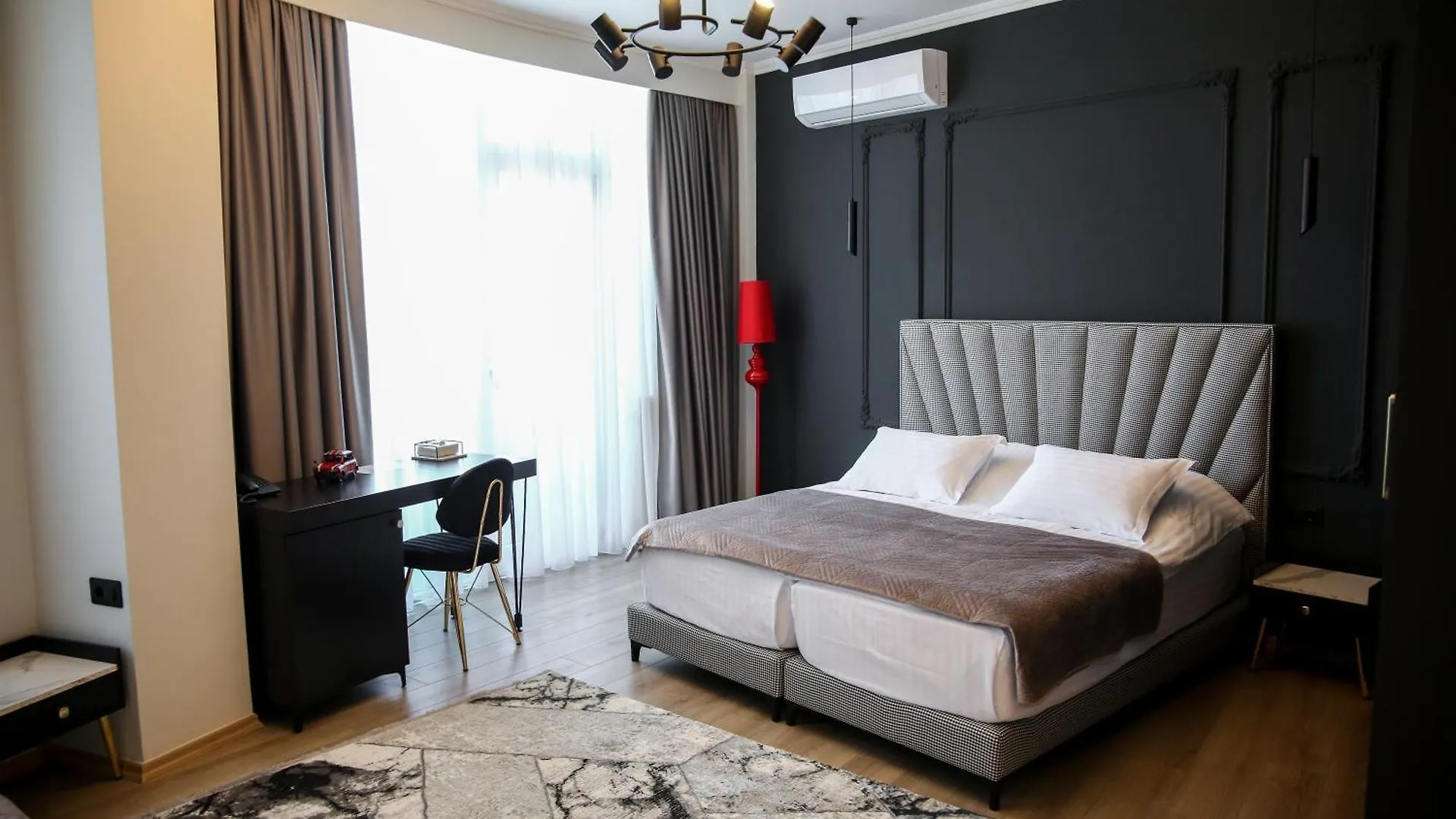 Sky View Hotel Korce