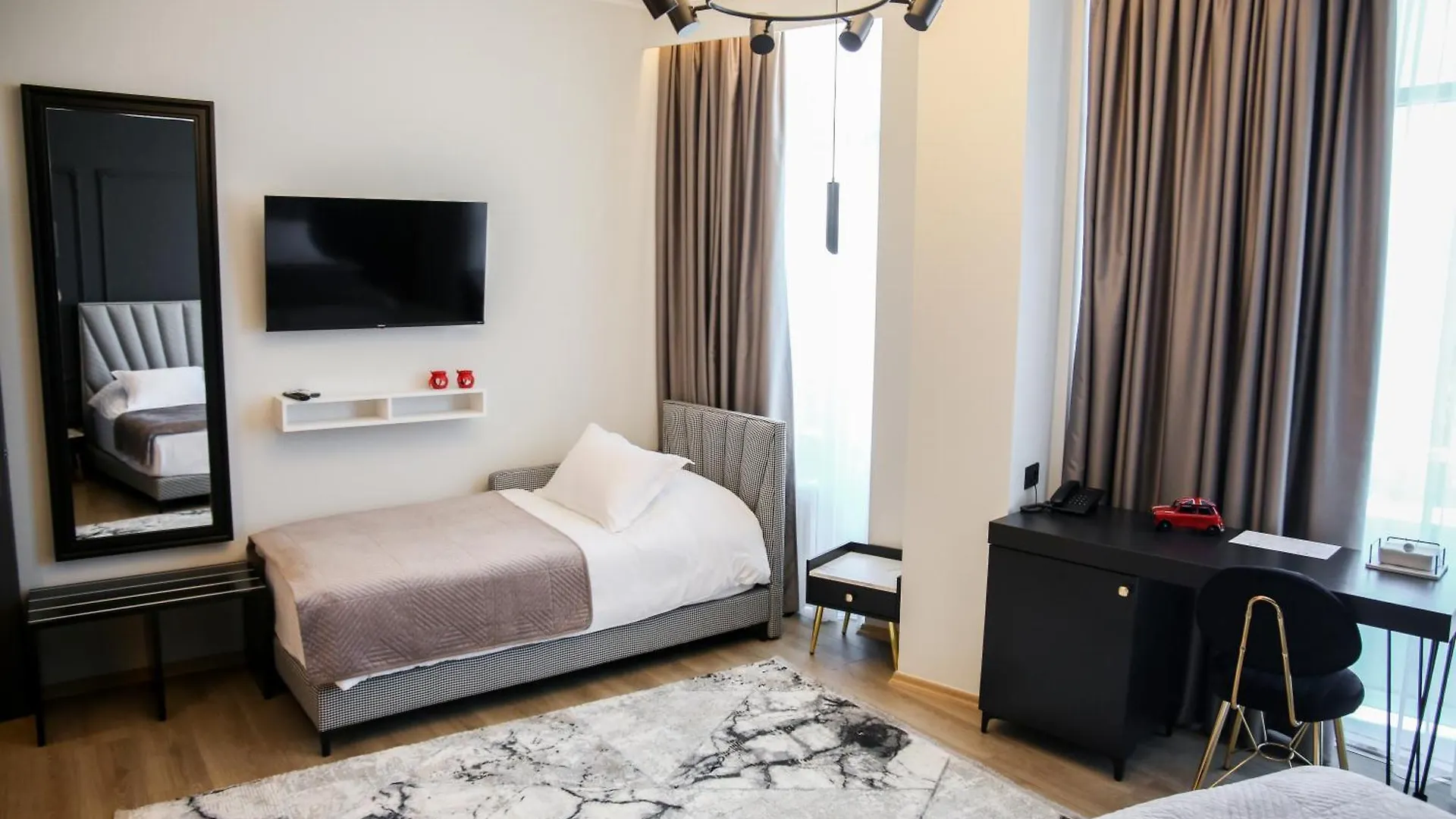 Sky View Hotel Korce